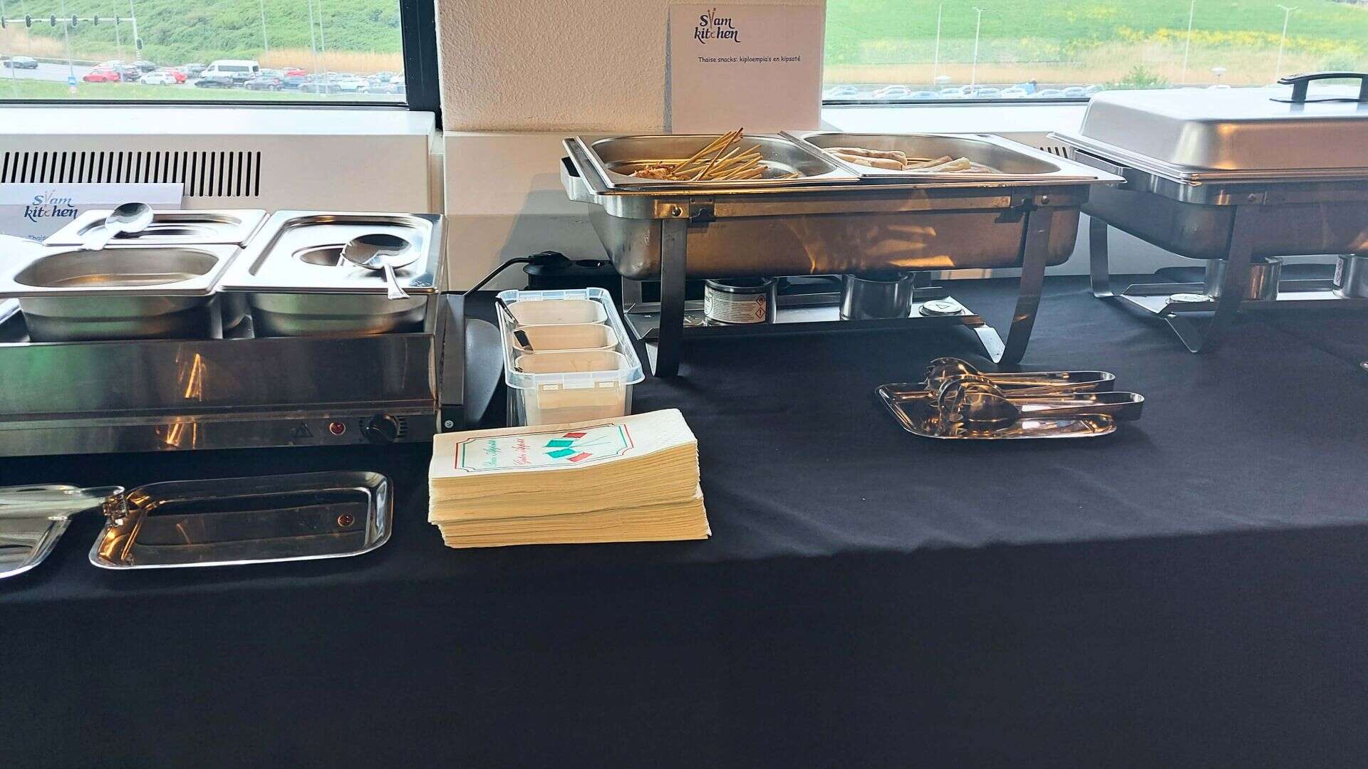 Buffet met Thaise gerechten en snacks in Rotterdam.