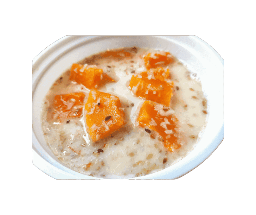 Traditionele Thaise zoete pompoen in romige kokosmelk, perfect voor dessert of snack.