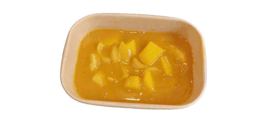 Traditionele Thaise mango kleefrijst met kokosmelk, vers en smakelijk.