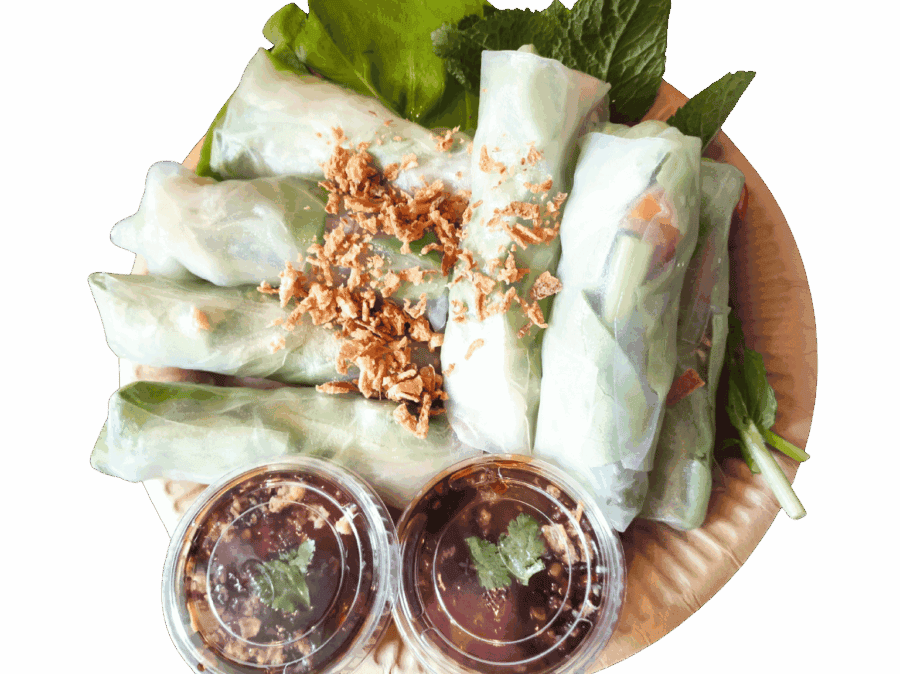 Verse Vietnamese loempia's met dipsaus en verse groenten.