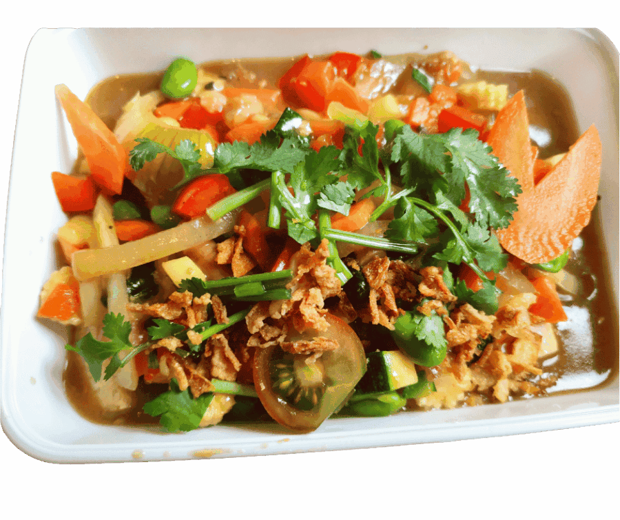 Verse Thaise groentenschotel met koriander en chili.