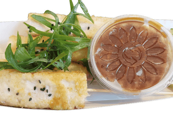 Heerlijke vegetarische saté van tofu met pindasaus