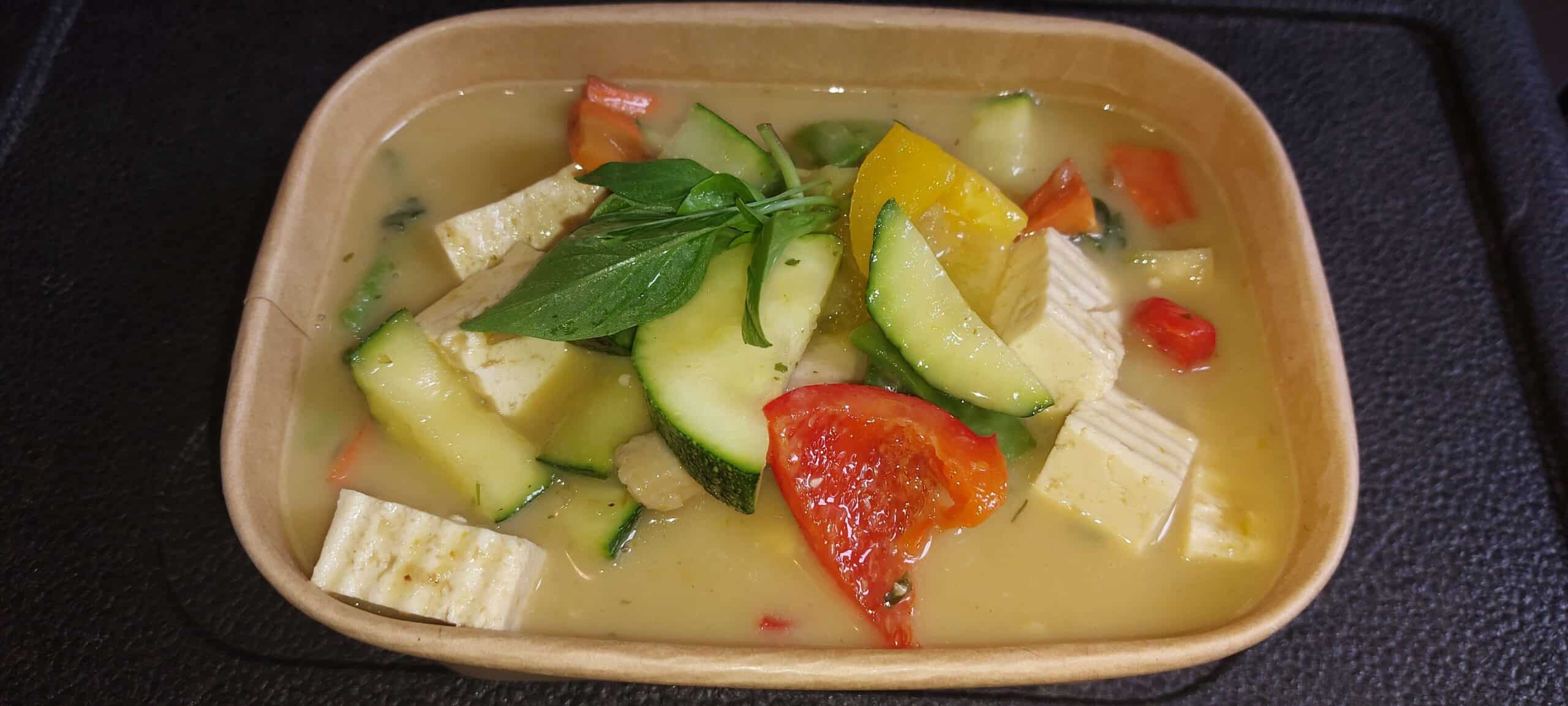 Groene curry met verse Thaise kruiden, bereid door Siam Kitchen in Rotterdam Overschie